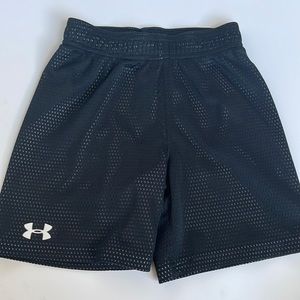 Under Armour Boys size 5 shorts